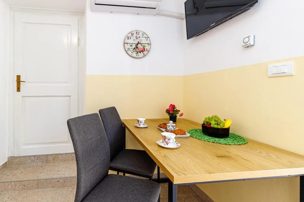 Wine And Roses Hotel Loborika Croatia