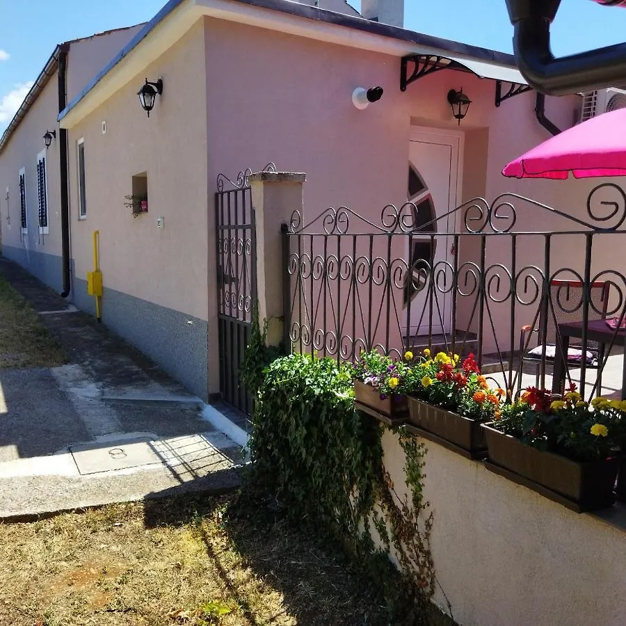 Wine And Roses Hotel Loborika